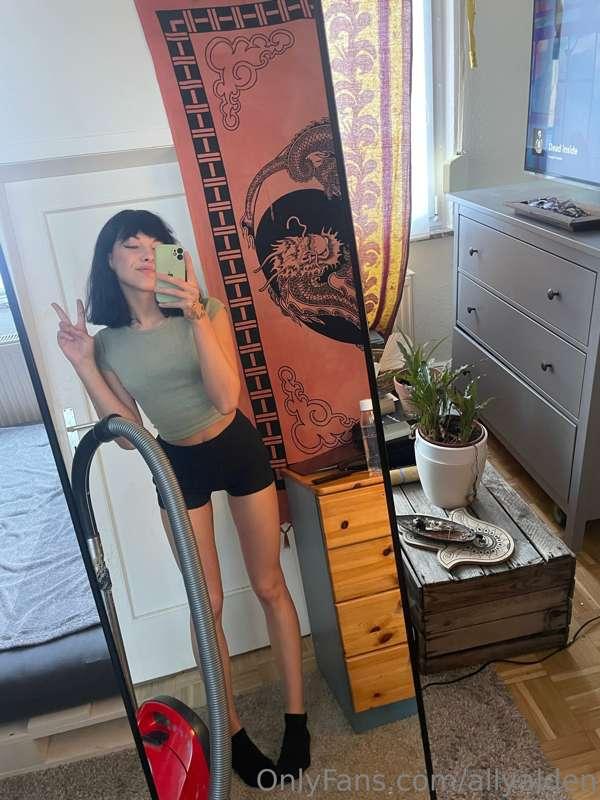 guess who sucks better. me or this vacuum? 😈👅