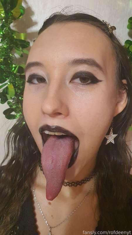 See my Tongue

#fyp
#rofdeenyt #sexy #fetish
#girl #girlfriend
#tongue #longtongue #bigtongue #tonguefetish 
#lips 
#lipstick #blacklips
#makeup