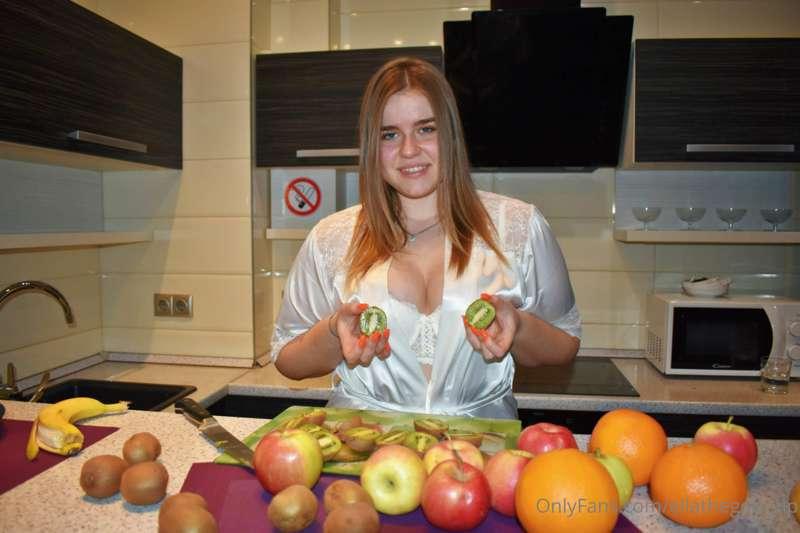 I am gonna make a fruit salad for myself, u wanna some too?