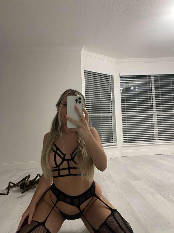 Peek a boob 💗 DM me to see the better uncensored version of ..