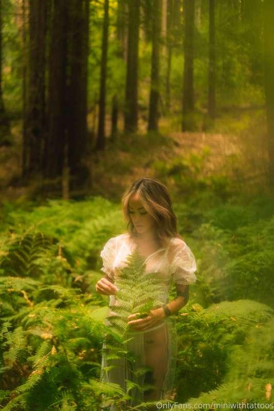 Forest fairy vibes 🍃 (uncensored half in the next post)