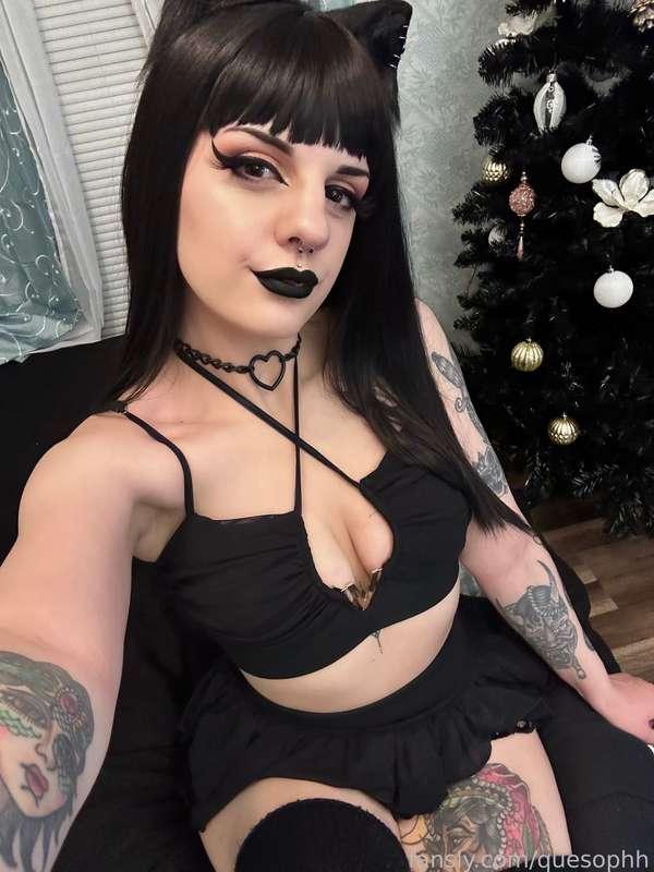 i hope everyone has a happy new year 😽🖤