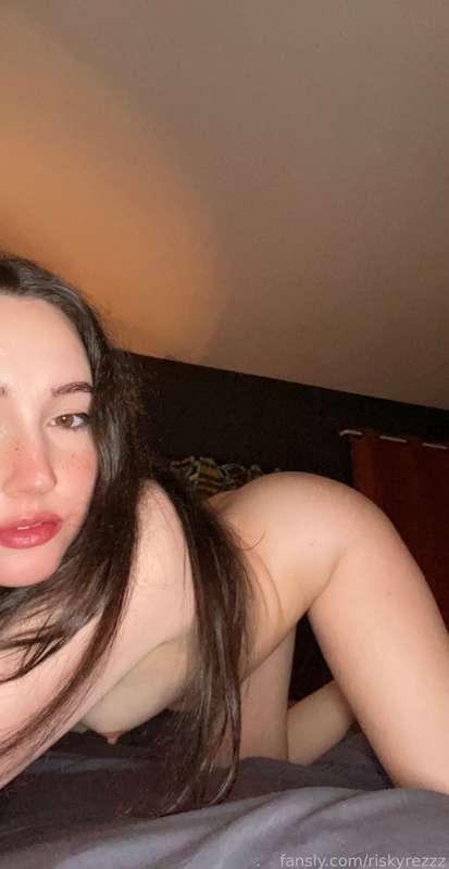 Fuck me from behind daddy? 🩷🩷

#fyp #egirl #brunette #smalltits #bigass  #gamergirl #petite #cute #pale 