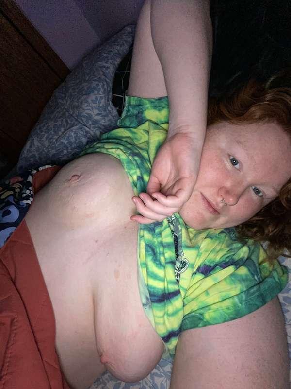 Tell me why tf my tits look deflated when im lying down 😅 al..