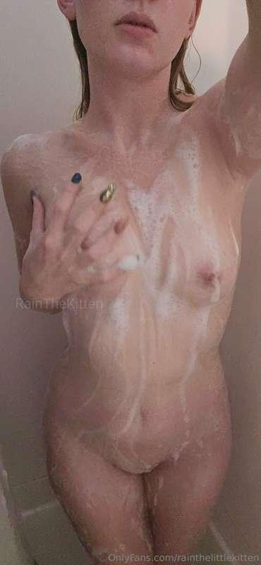 Come wash my soapy body 😜
