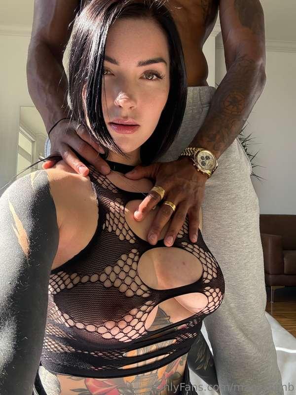 Cumming soon 🖤🥵 @baddiesonlypov 
