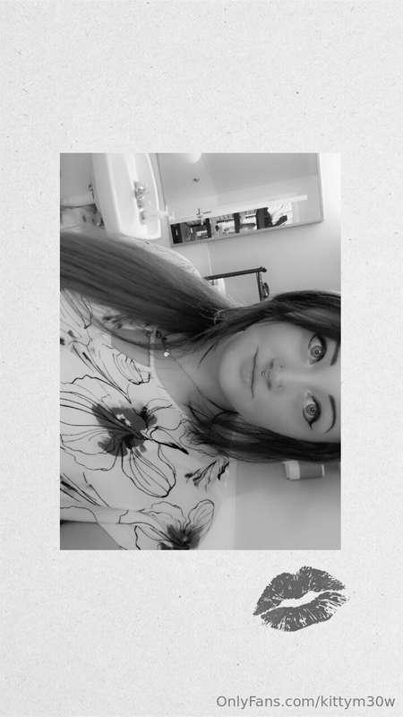 Swipe for a lil surprise 😏 At work as always 😭 Someone enter..