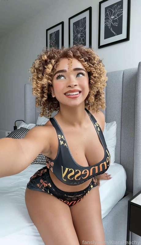 kiarapeachy image #2