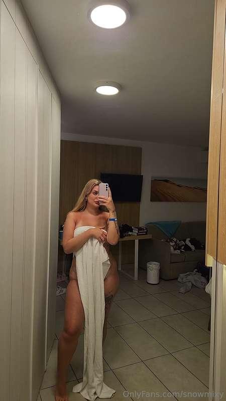 Tip me 15$ for me to drop the towel 😈