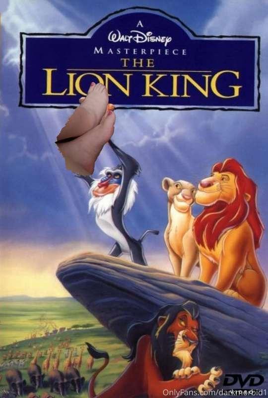 Lookie here. They love my feet except Scar who is a time was..