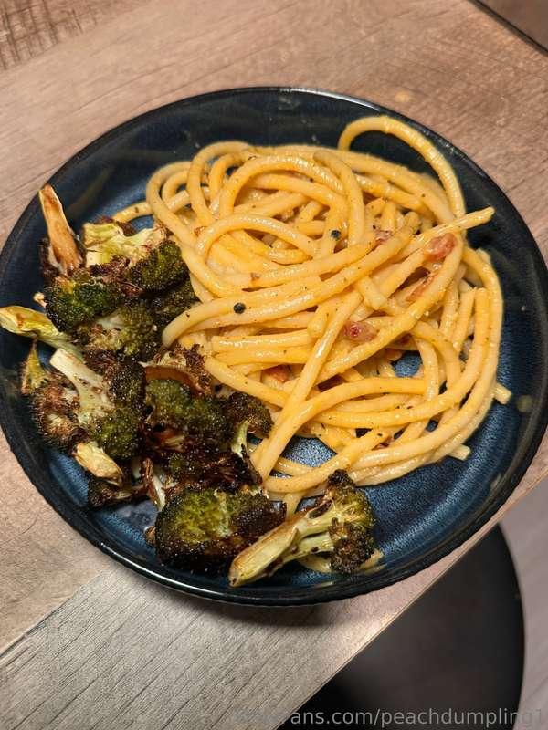 This was soooo good For the broccoli I tossed it in extra vi..