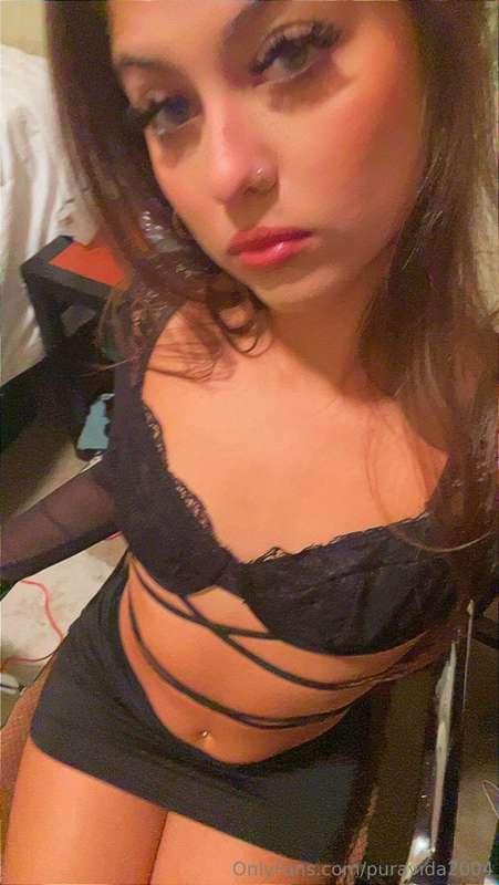 Message me babes my dm’s are looking lonely 😔