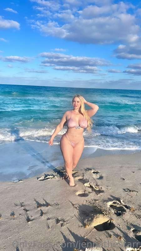 Tip any amount to the campaign for this insane squirting vid..