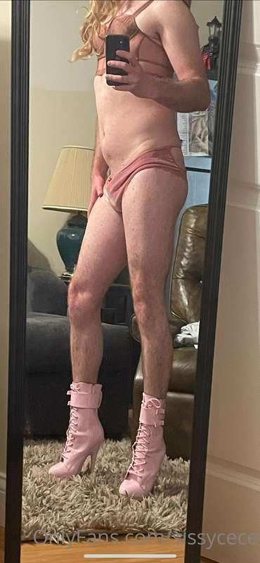 Pink is my new favorite color to wear😍😚 what color do you th..