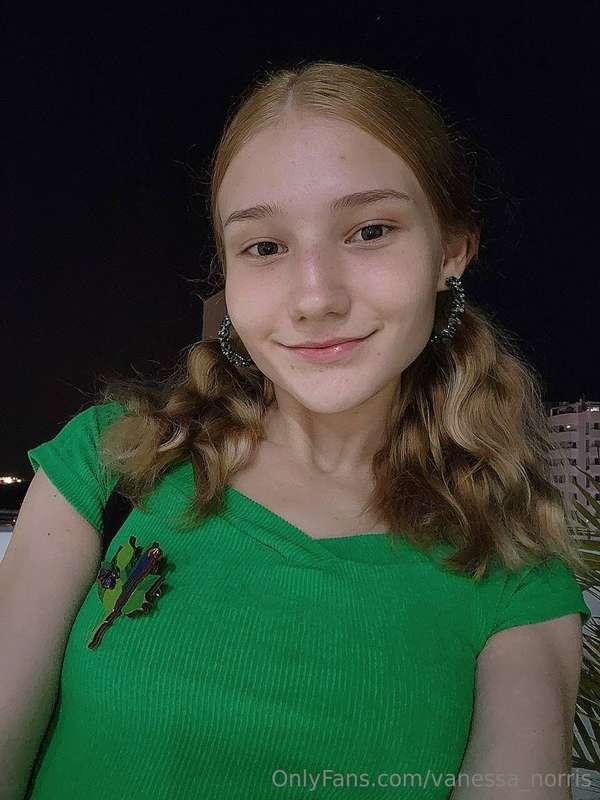 Oh, I think green suits are amazing for my new hair color 😋😍..