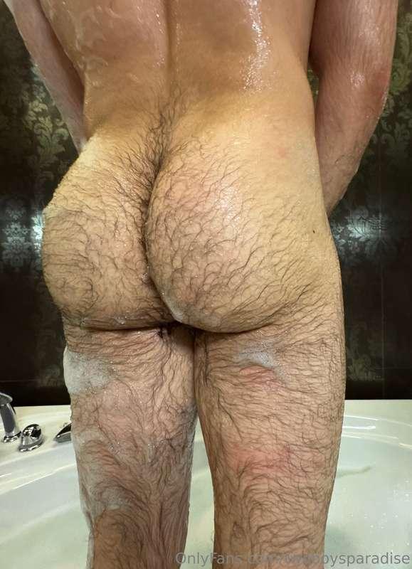 Wanna eat this fat ass? 🍑