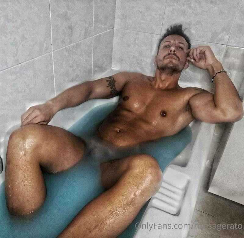 Ciao ragazzi, oggi vi presento un mio nuovo amico. Kris, 33 ..
