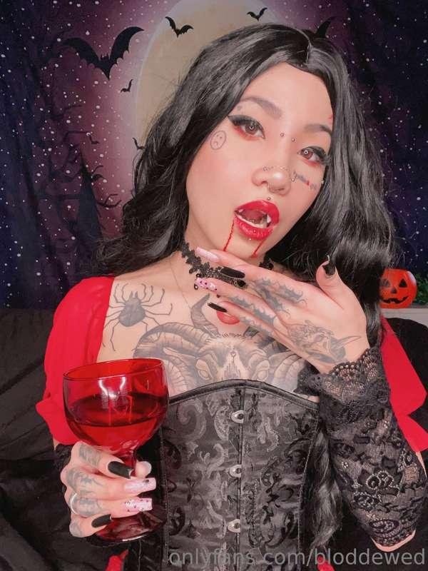vampire queen 🧛🏻‍♀️❤️
