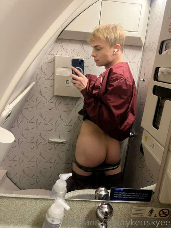 Can you guess what I did on the plane 😏 ✈️