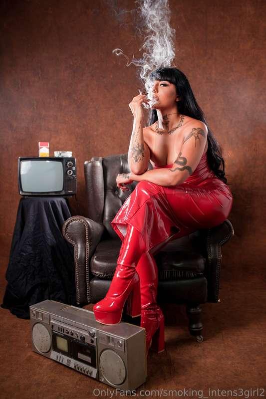 smoking_intens3girl2 image #0