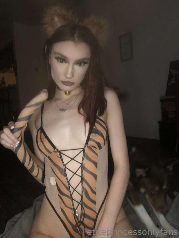 Rawr 🐯😋😋 I’ve been bad come spank me ?