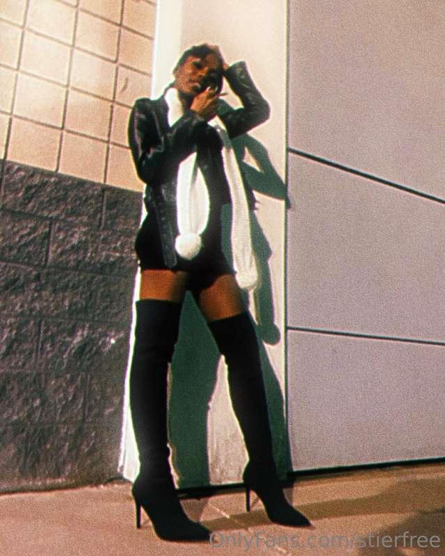 The flyest nudist ❤️💅🏾