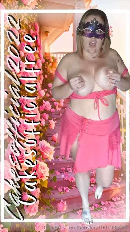 Come watch this naughty, nerdy, and needy Texan wife play wi..