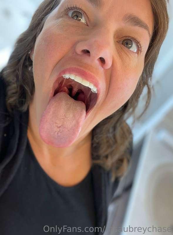 good morning to dirty whores only. 👅