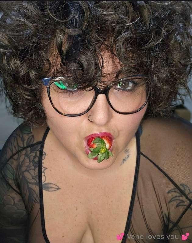 🍓 Sweet strawberries for breakfastBut I’m still craving the ..