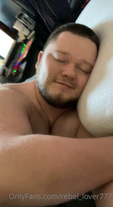 Dreaming of all you guys gangbanging me