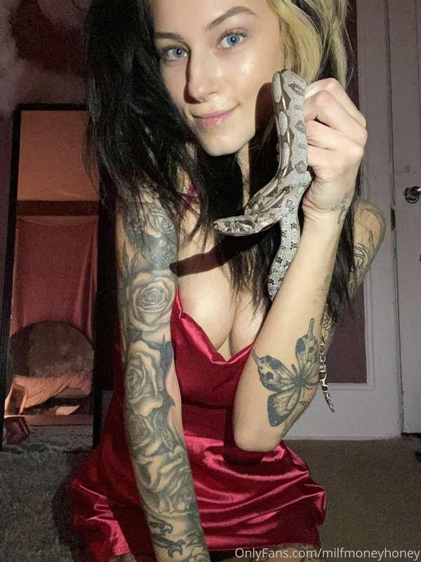 milfmoneyhoney image #0