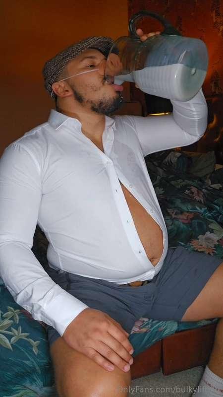 What a greedy Piggy 🐷🐽🐷