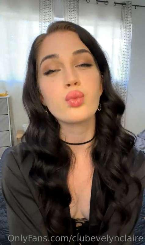 Kisses! I'm in a good mood and I'll be planning another live..
