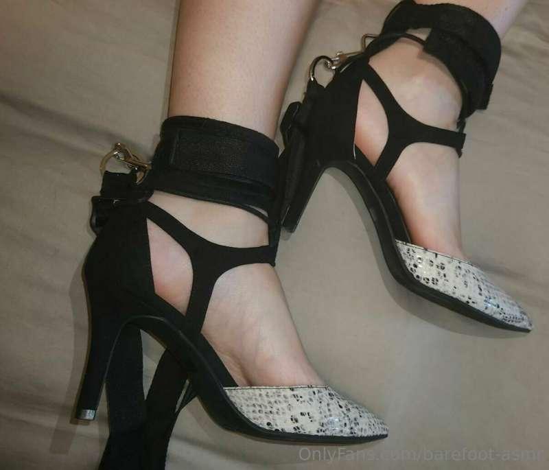 I'm tied down and strapped to my bed wearing my sexiest heel..