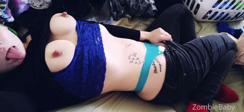I should be folding laundry but id rather be getting fucked ..