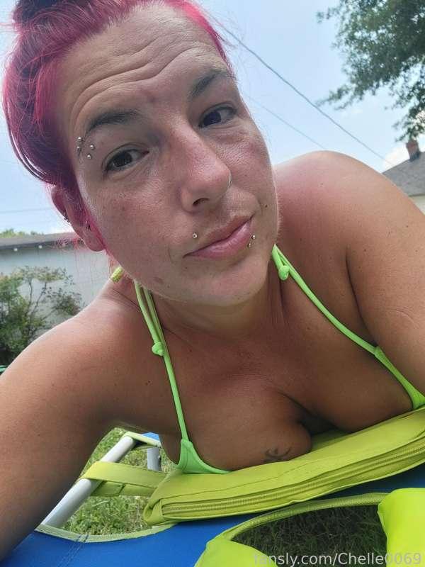 Enjoying the outside time while I can 😎
#redhead #MILF #tanlines #tanning #bikini