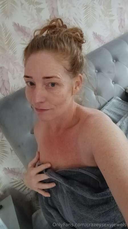 Fresh out the shower 🚿 now get ready for my 80s day session ..