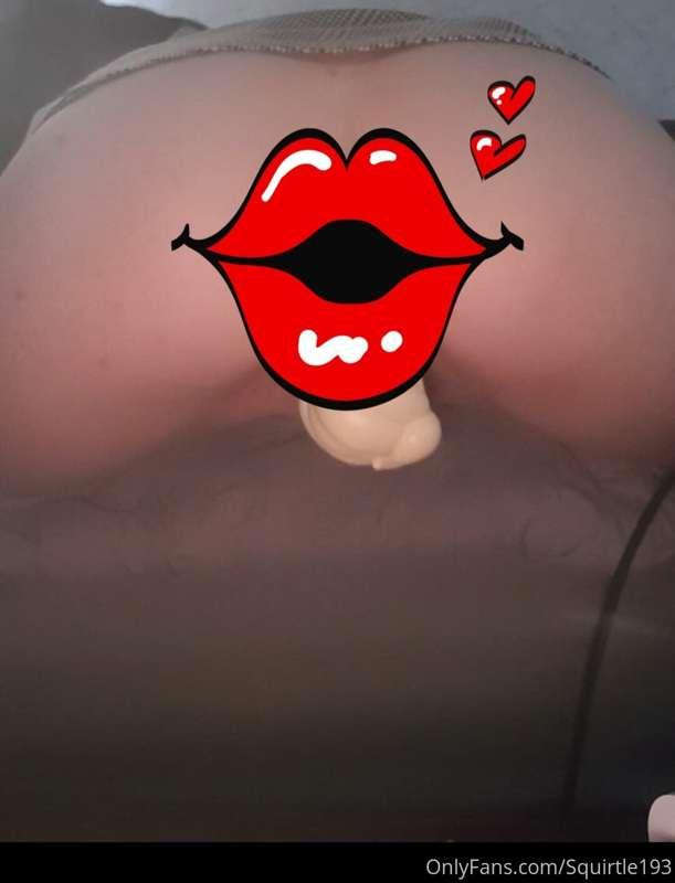 Watch me stretch my pussy and give birth to an Elsa bottle😘
..