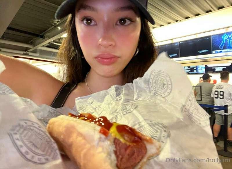 i only go to baseball games for the glizzys 😋