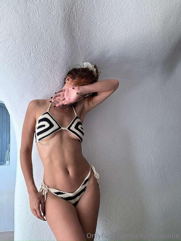 I think I should get more knit bikinis this summer 😍