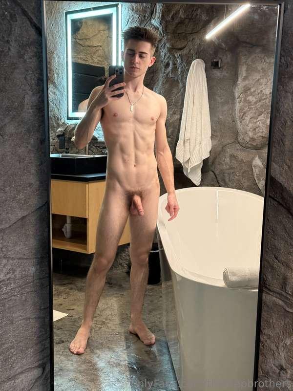 Modern caveman aesthetic: shirt and socks optional 😏🔥3 pics