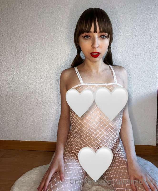 Pralle Boobs im weißen Suit 🤍