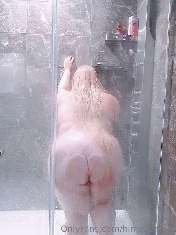 You caught me in the shower 🚿

Will you join me ? 🫣🩷
