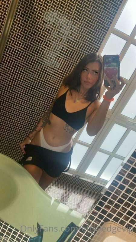 Would love you to follow me into the bathroom 👌 x