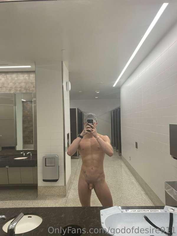 Took everything off for a quick airport pump 🛩️