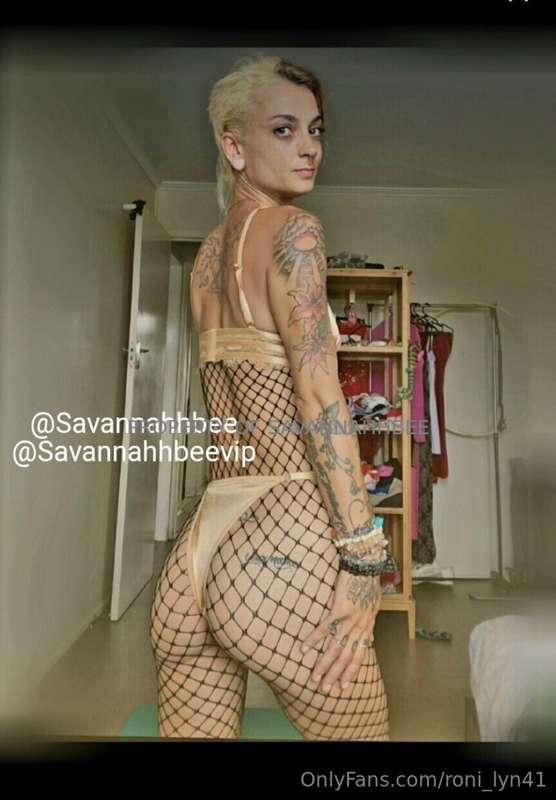 Sexy Solo! 
Help @savannahhbee  tons of votes!!