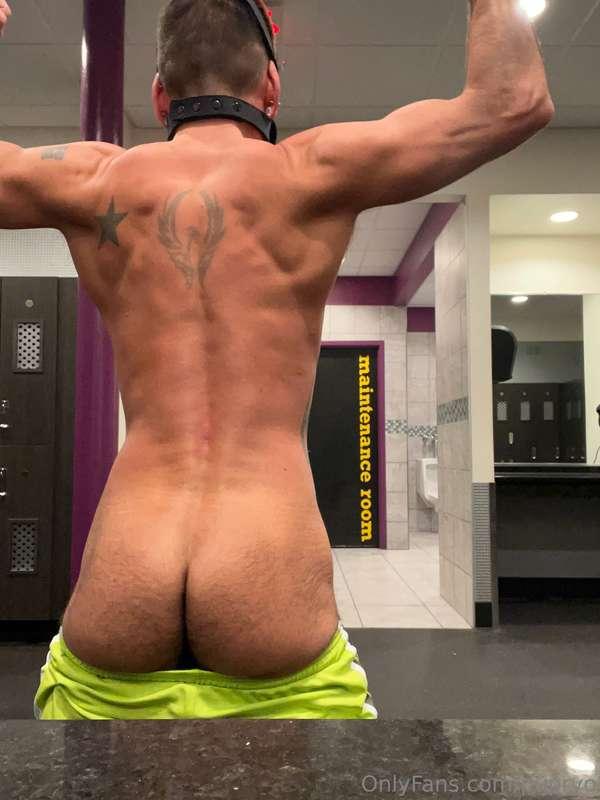 Feeling a bit cheeky at the gym 