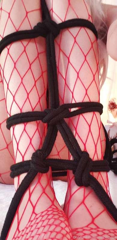 Here's sm more shibari pics for all the kinky ppl ^-^ the la..