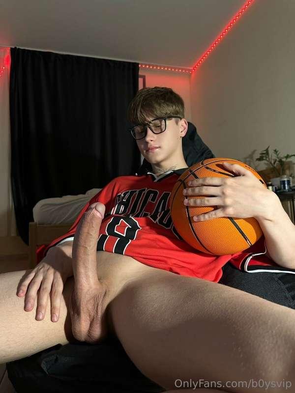 Do you like basketball 🏀 like me? 😍 @danyatwinkkk