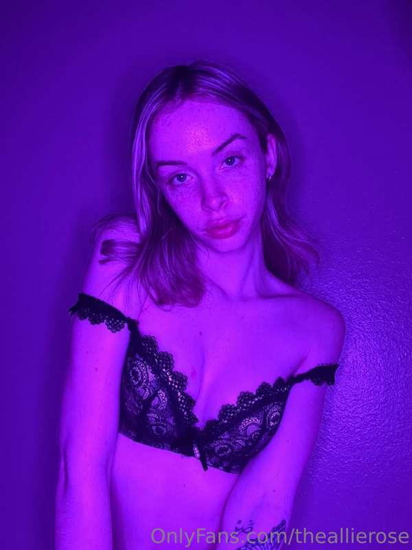 Just a little treat for my loyal fans 🎁 Open for a kinky sup..